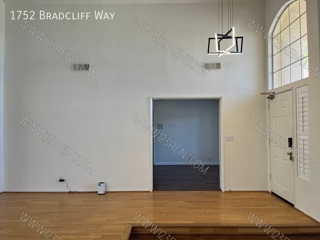 Building Photo - 1752 Bradcliff Way
