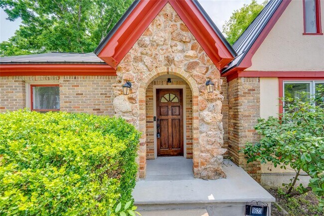 Building Photo - 1623 Palma Plaza