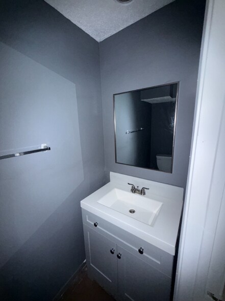 Building Photo - 7700 Creekbend Dr