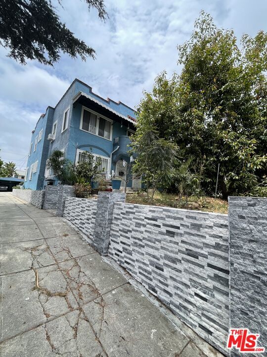 Building Photo - 737 N Harvard Blvd