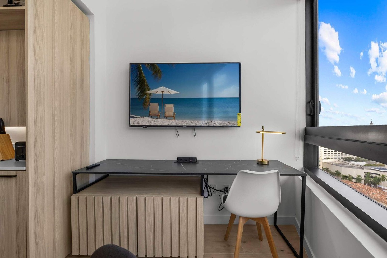 Building Photo - 225 N Miami Ave