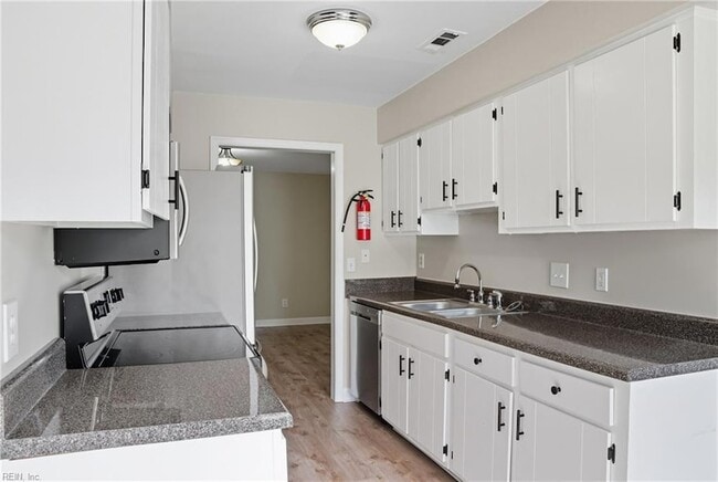 Building Photo - 2421 Julie Ct