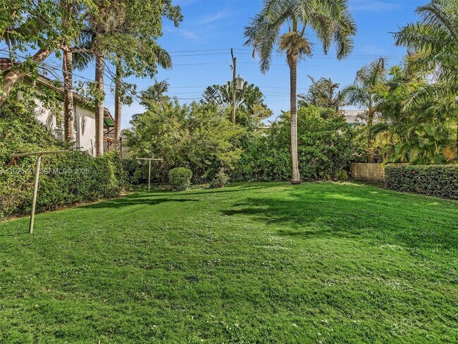 Building Photo - 2443 Meridian Ave