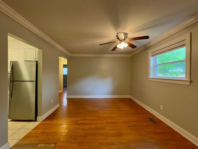 Building Photo - 11 Warren Lodge Ct