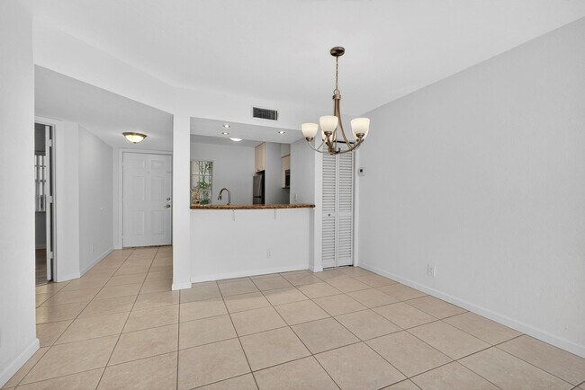 Building Photo - 1120 Lake Shore Dr