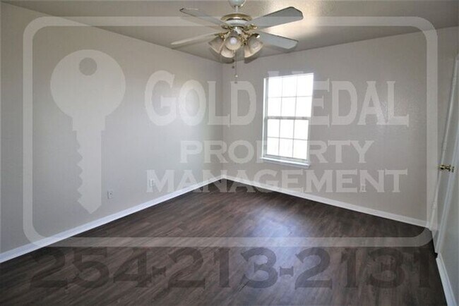 Building Photo - Charming Cove Living on Ave E! 401 W Ave E, Unit C