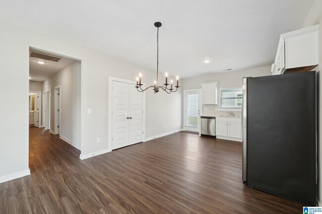 Building Photo - 129 Kings Wy
