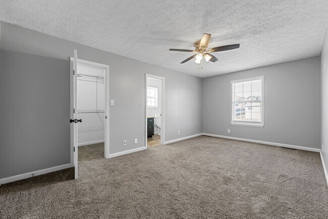 Building Photo - 100 Gleaves Ln