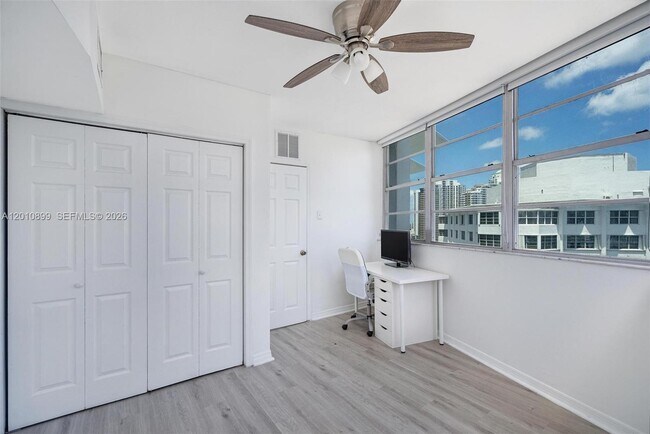 Building Photo - 825 Brickell Bay Dr