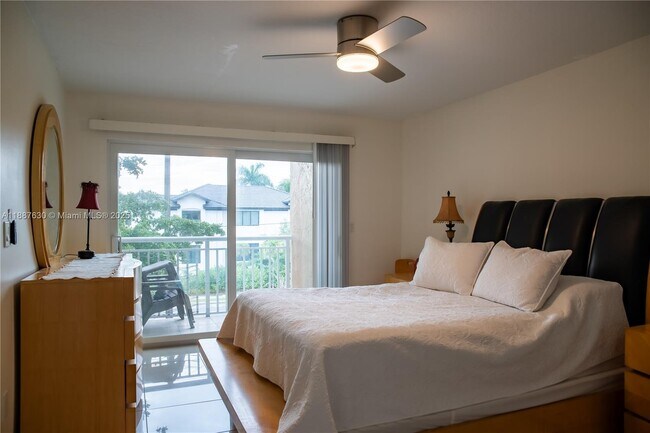 Building Photo - 17051 NE 35th Ave