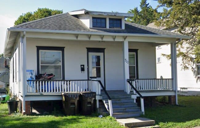 Primary Photo - 711 W Ringold St