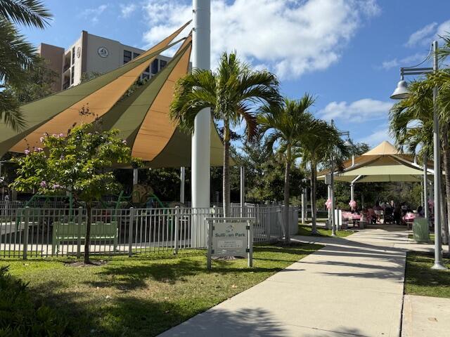 Building Photo - 1319 E Hillsboro Blvd