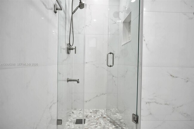 Building Photo - 6820 SW 86th Ave