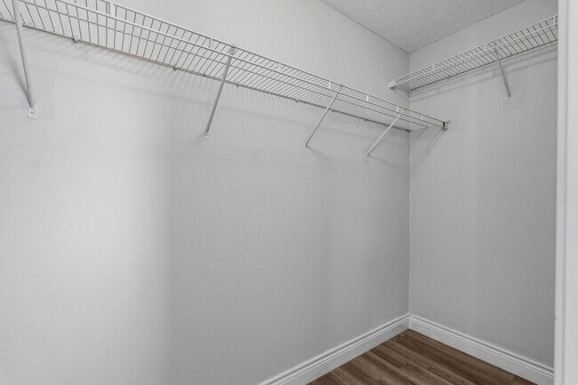 Building Photo - 1427 Hade Falls Ln