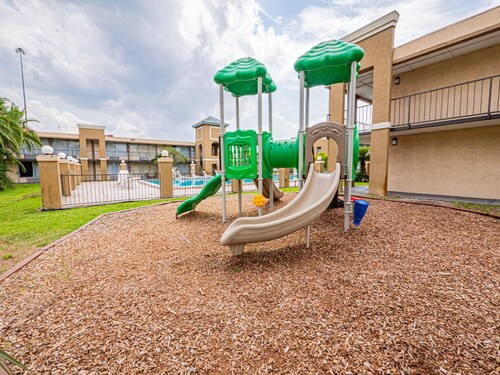 Primary Photo - 4645 N Socrum Loop Rd