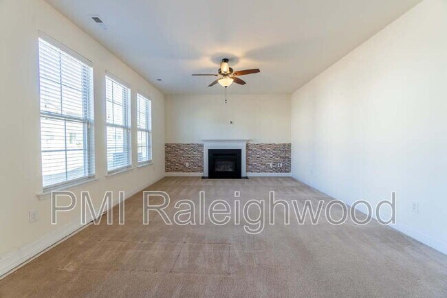 Building Photo - 508 Eagles Wy