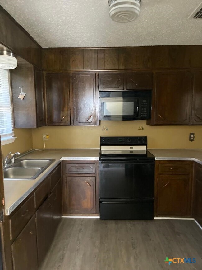 Building Photo - 1818 Janis Dr