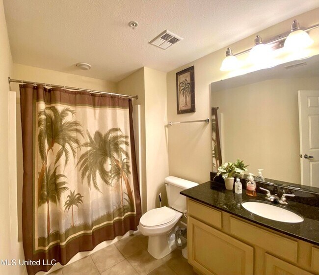 Building Photo - 2228 Beach Dr