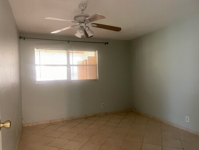 Building Photo - 640 Monaco Ct