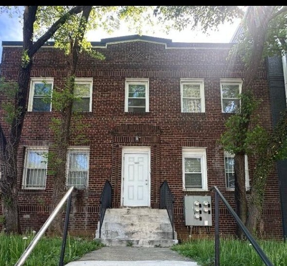 Building Photo - 1025 17th St NE