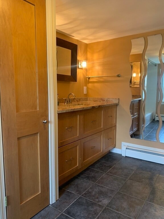 Building Photo - 10 Salem St Ave