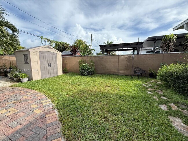 Building Photo - 2625 SW 67th Ave