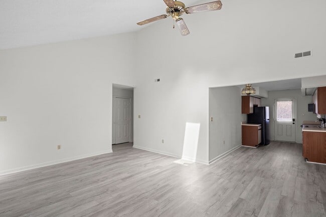 Building Photo - South Asheville Townhome