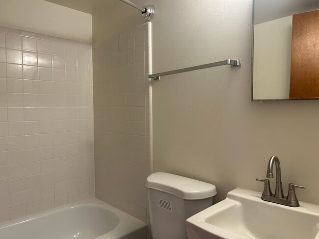 Building Photo - Cozy Leesburg condo for rent with balcony