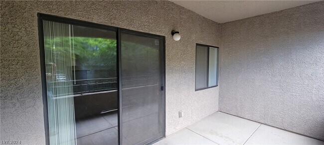 Building Photo - 8250 N Grand Canyon Dr