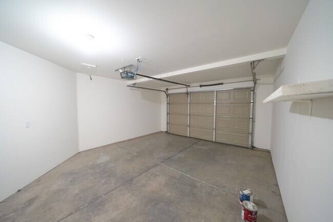 Building Photo - Remodeled 3 Bed / 2.5 Bath Townhome in Great Location