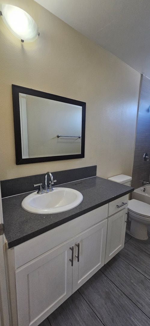 Building Photo - 85(1631)