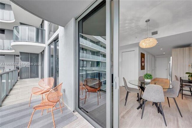 Building Photo - 121 NE 34th St