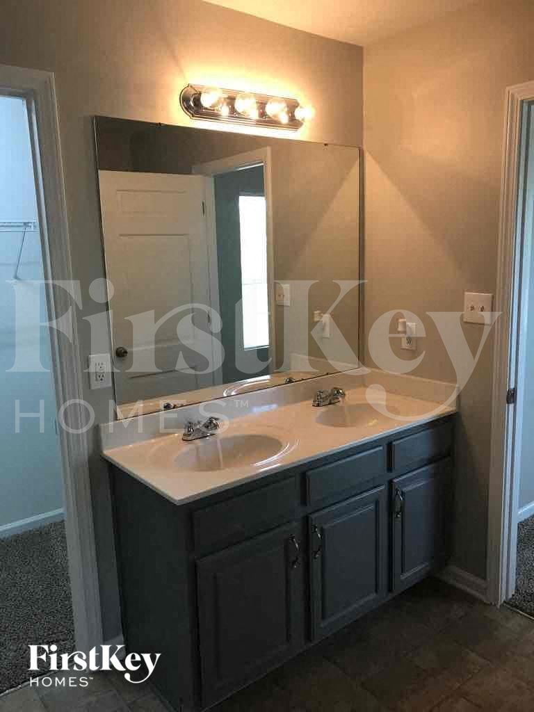 Building Photo - 232 Morning Dew Dr