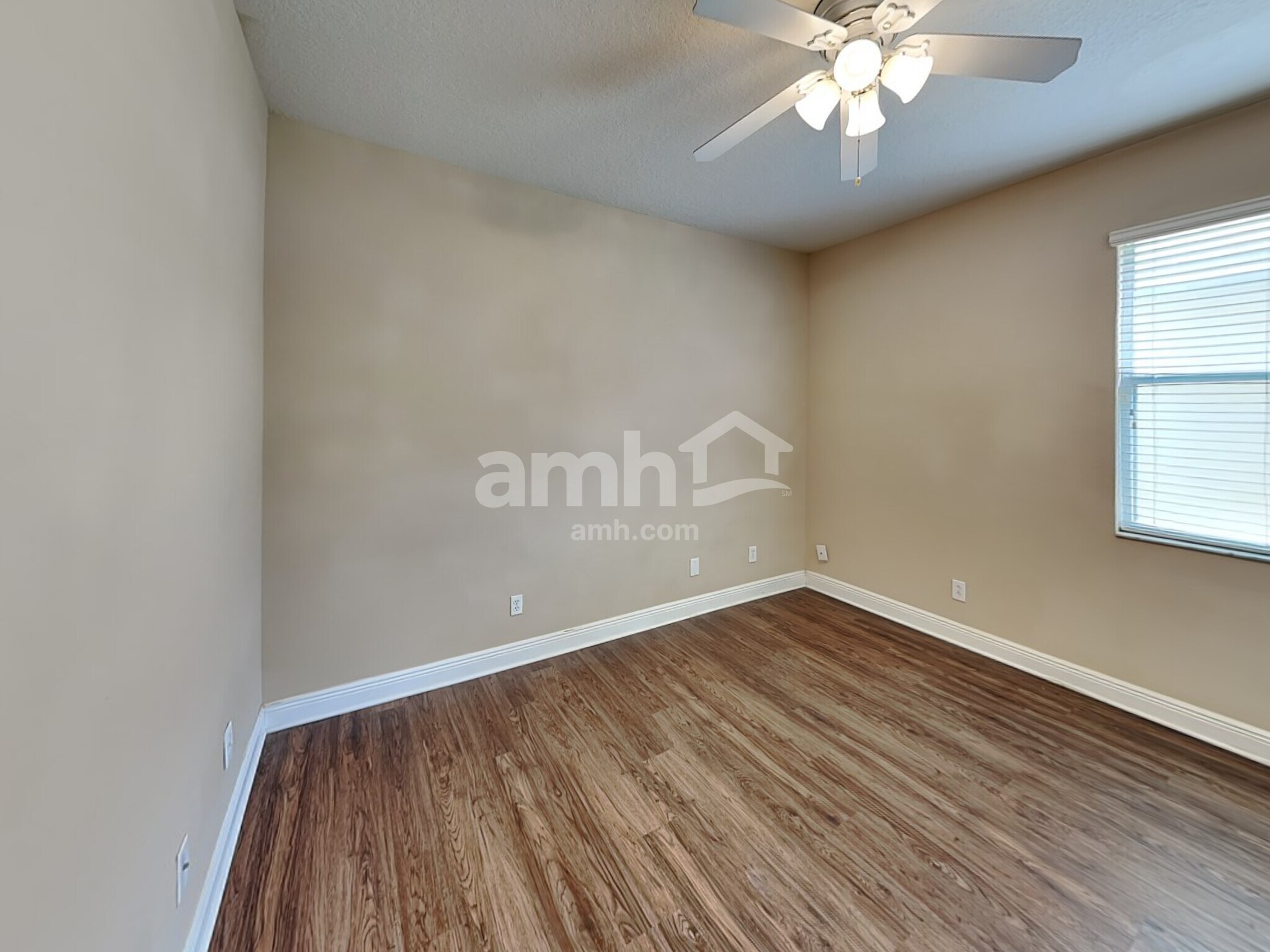 Building Photo - 11177 Creek Haven Dr