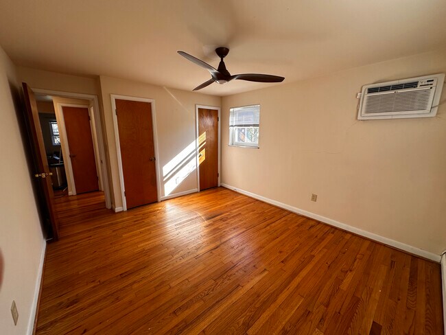 Building Photo - 2909 Van Dyke Dr