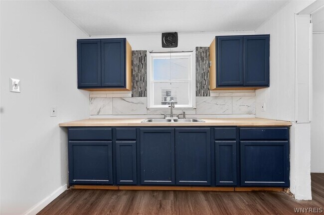 Building Photo - 3028 Welch Ave