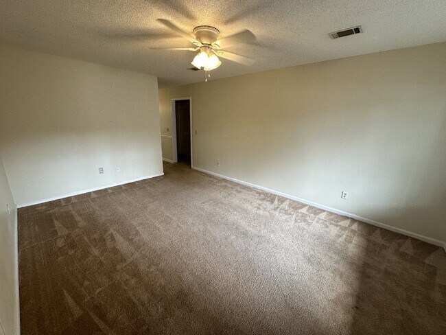 Building Photo - Condo for Rent