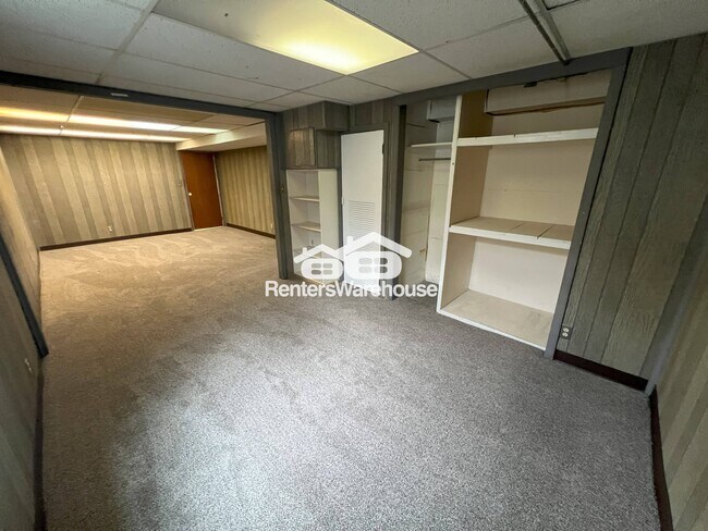 Building Photo - 7759 Elmwood Ln