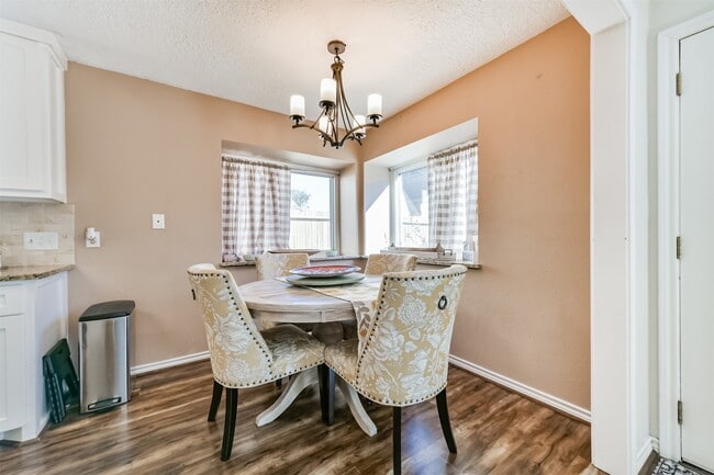 Building Photo - 3007 Chester Dr