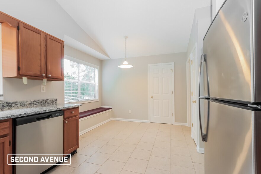 Building Photo - 3703 Windy Hill Dr SE