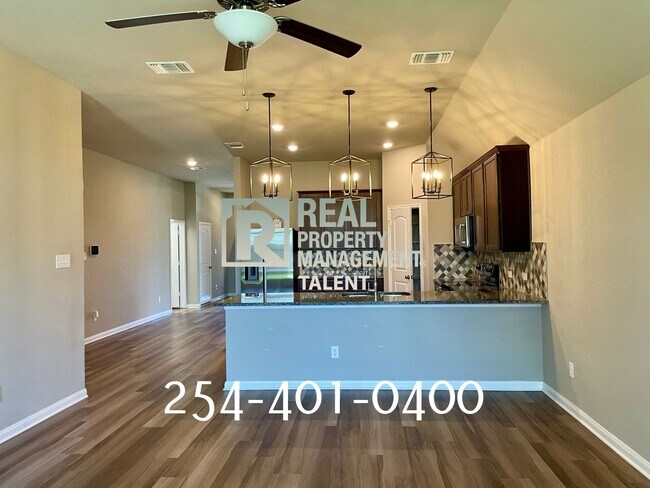 Building Photo - DEAL ALERT!!! 3 Bedroom, 2 Bathroom Home f...