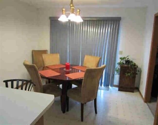 Building Photo - Punzel Apple