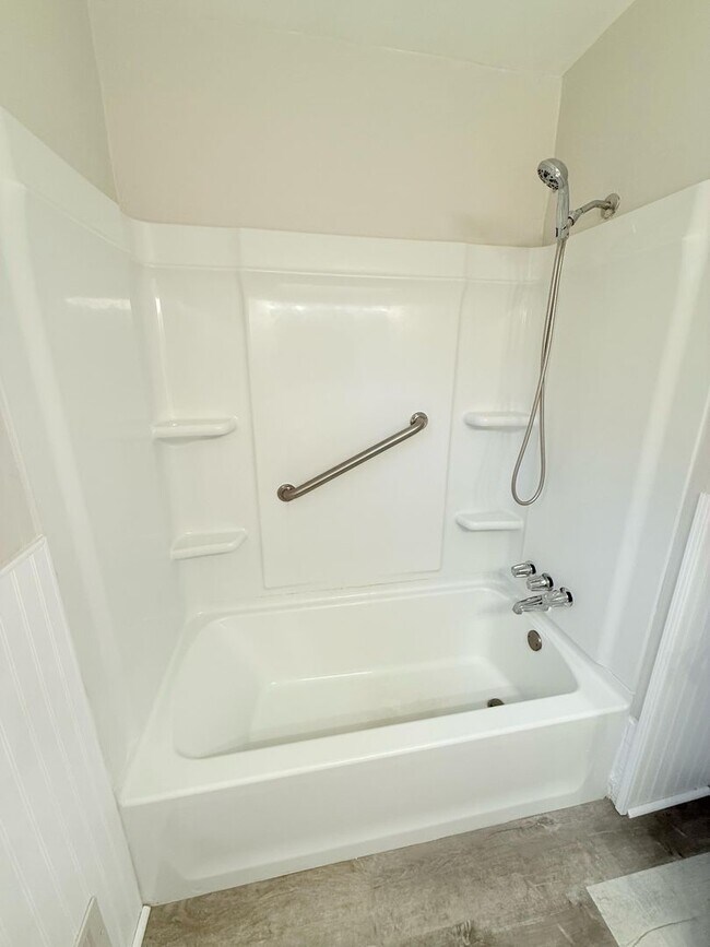 Building Photo - Newly Remodeled 3-Bed, 2-Bath Ranch Style Home