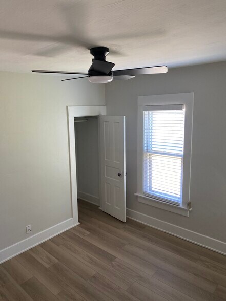 Building Photo - 927 Harrison Ave