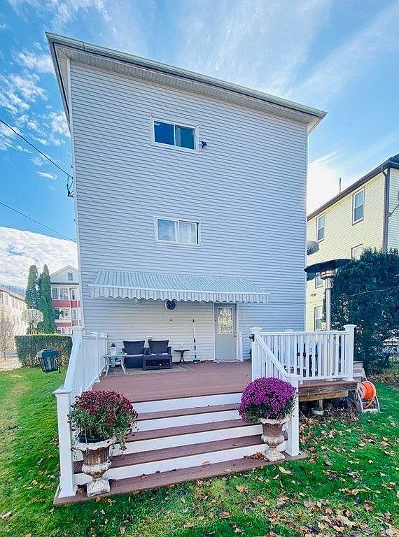 Building Photo - 18 Fairbanks St