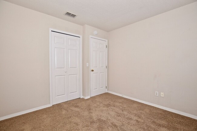 Building Photo - Spacious 3/2 Home with a 2 Car Garage Located in Lake Crescent Pines - Clermont