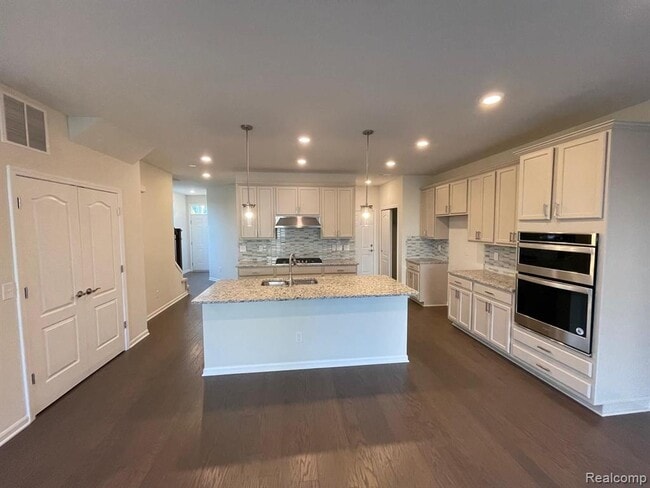 Building Photo - 22470 Woodbridge Ln