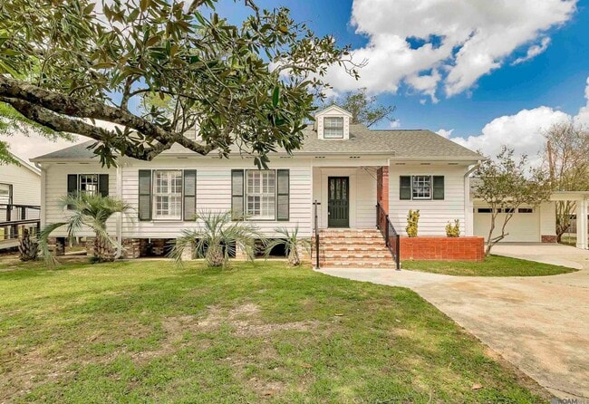 Building Photo - 222 E Sanders St