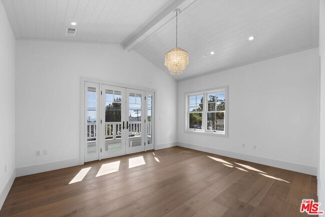 Building Photo - 566 Ida St