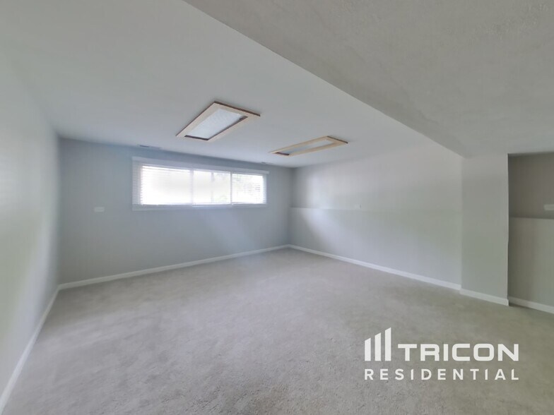 Building Photo - 7924 Oakview Ln